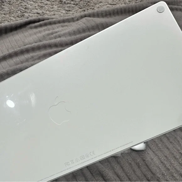 Apple White Magic Keyboard and Mouse Combo - Picture 3 of 8